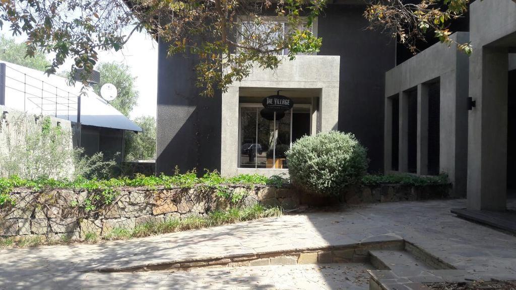 The Village Courtyard Suites & Executive Apartment Windhoek Kültér fotó